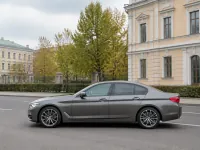 BMW 5 серии — сбоку