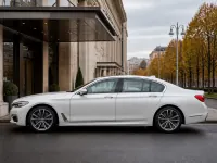 BMW 7 серии — сбоку