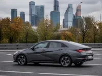 Hyundai Elantra — сбоку
