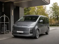 Hyundai Staria — спереди