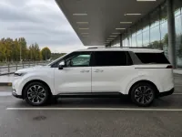 Kia Carnival — сбоку