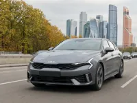 Kia K5 — спереди