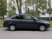 Lada Granta — сбоку