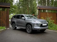 Mitsubishi Pajero Sport — спереди