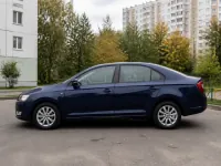 Škoda Rapid — сбоку