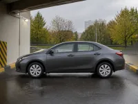Toyota Corolla — сбоку