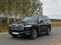 Toyota Land Cruiser 300 — спереди