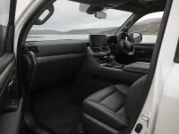 Toyota Land Cruiser 300 — салон