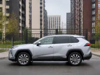 Toyota RAV4 — сбоку